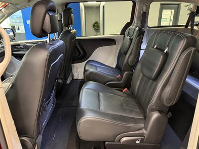 2016 Chrysler Town and Country Touring   - Photo 19 - Grand Rapids, MI 49504
