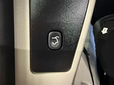 2016 Chrysler Town and Country Touring   - Photo 18 - Grand Rapids, MI 49504