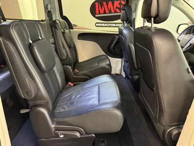 2016 Chrysler Town and Country Touring   - Photo 13 - Grand Rapids, MI 49504