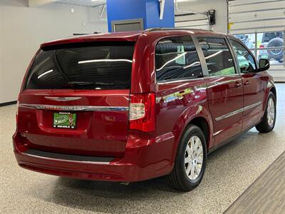 2016 Chrysler Town and Country Touring   - Photo 7 - Grand Rapids, MI 49504