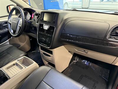 2016 Chrysler Town and Country Touring   - Photo 10 - Grand Rapids, MI 49504