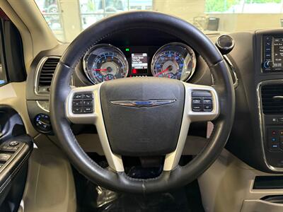 2016 Chrysler Town and Country Touring   - Photo 30 - Grand Rapids, MI 49504