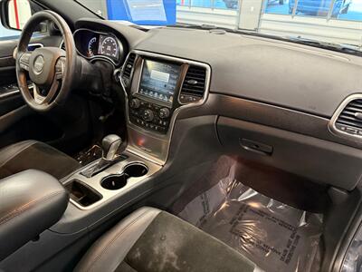 2017 Jeep Grand Cherokee Laredo   - Photo 11 - Grand Rapids, MI 49504