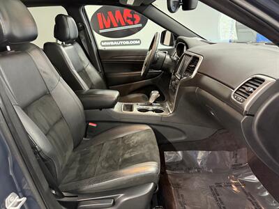 2017 Jeep Grand Cherokee Laredo   - Photo 14 - Grand Rapids, MI 49504