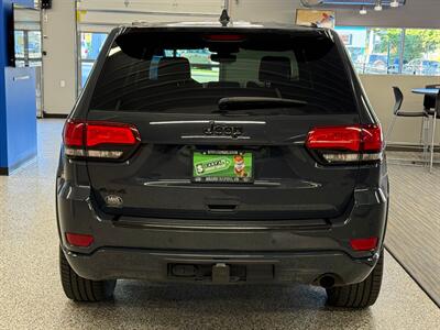 2017 Jeep Grand Cherokee Laredo   - Photo 27 - Grand Rapids, MI 49504