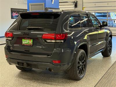 2017 Jeep Grand Cherokee Laredo   - Photo 25 - Grand Rapids, MI 49504