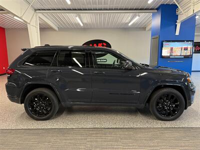 2017 Jeep Grand Cherokee Laredo   - Photo 26 - Grand Rapids, MI 49504