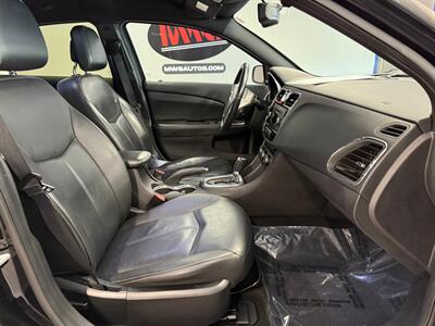 2013 Chrysler 200 Limited   - Photo 11 - Grand Rapids, MI 49504