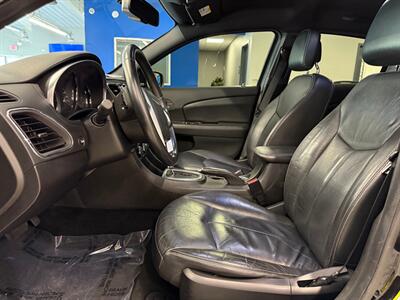 2013 Chrysler 200 Limited   - Photo 18 - Grand Rapids, MI 49504