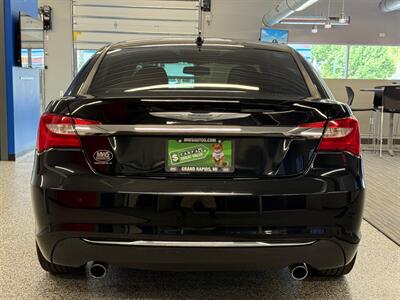 2013 Chrysler 200 Limited   - Photo 6 - Grand Rapids, MI 49504