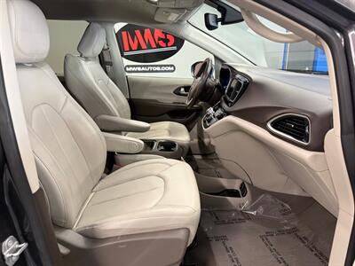 2020 Chrysler Pacifica Touring L   - Photo 13 - Grand Rapids, MI 49504