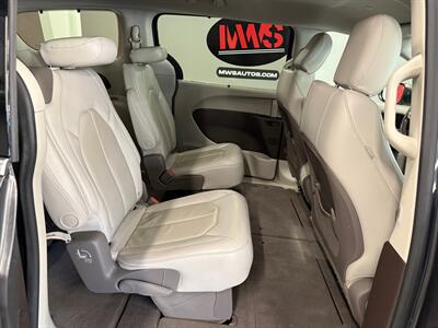 2020 Chrysler Pacifica Touring L   - Photo 16 - Grand Rapids, MI 49504