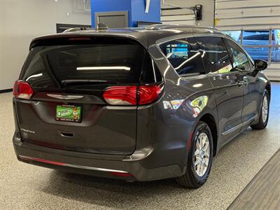 2020 Chrysler Pacifica Touring L   - Photo 8 - Grand Rapids, MI 49504