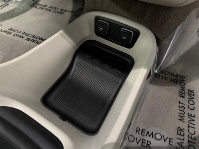 2020 Chrysler Pacifica Touring L   - Photo 14 - Grand Rapids, MI 49504