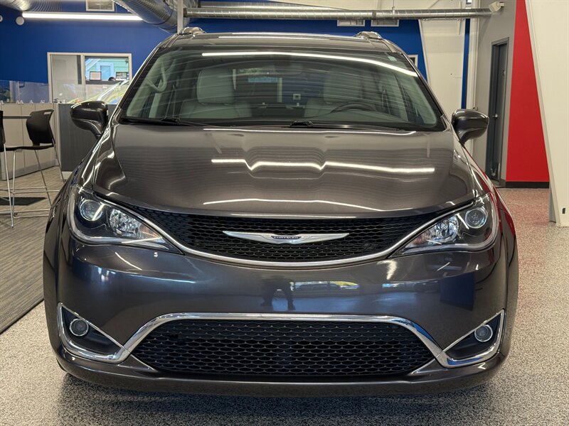 2020 Chrysler Pacifica Touring L photo 2