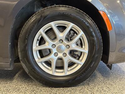 2020 Chrysler Pacifica Touring L   - Photo 9 - Grand Rapids, MI 49504