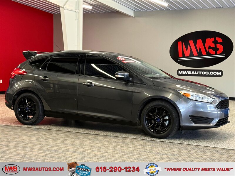 2017 Ford Focus SE   - Photo 1 - Grand Rapids, MI 49504