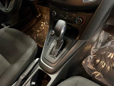 2017 Ford Focus SE   - Photo 15 - Grand Rapids, MI 49504