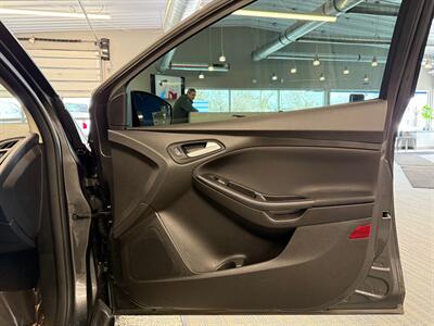 2017 Ford Focus SE   - Photo 14 - Grand Rapids, MI 49504