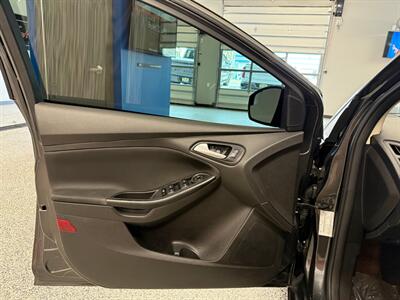 2017 Ford Focus SE   - Photo 19 - Grand Rapids, MI 49504