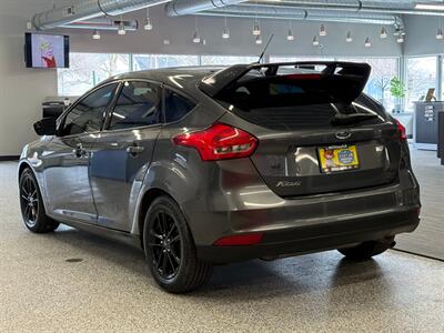 2017 Ford Focus SE   - Photo 6 - Grand Rapids, MI 49504