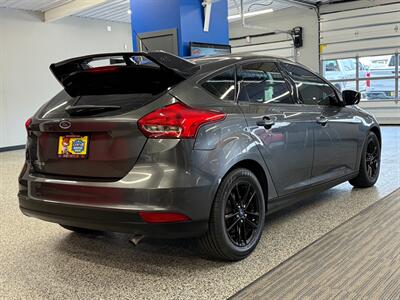2017 Ford Focus SE   - Photo 8 - Grand Rapids, MI 49504