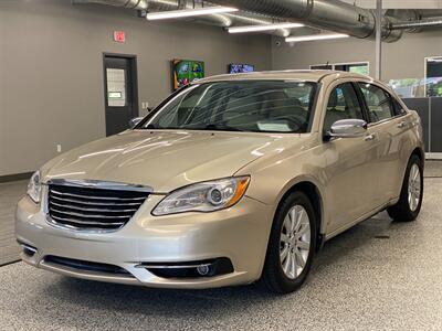 2013 Chrysler 200 Limited   - Photo 4 - Grand Rapids, MI 49504