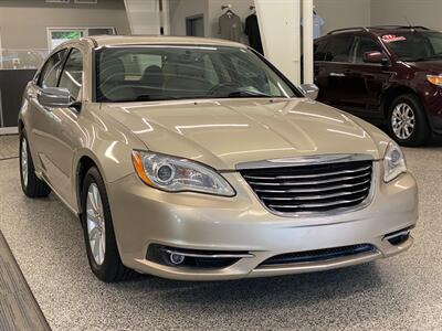 2013 Chrysler 200 Limited   - Photo 2 - Grand Rapids, MI 49504