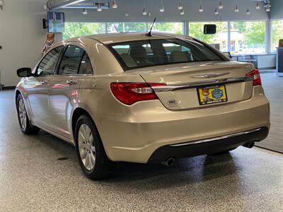 2013 Chrysler 200 Limited   - Photo 6 - Grand Rapids, MI 49504