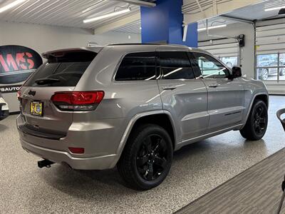 2015 Jeep Grand Cherokee Laredo   - Photo 8 - Grand Rapids, MI 49504