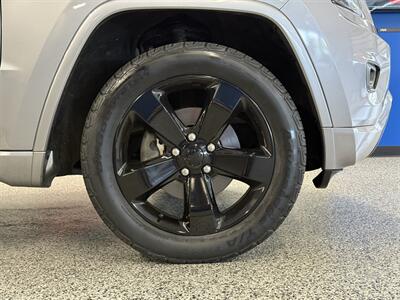 2015 Jeep Grand Cherokee Laredo   - Photo 9 - Grand Rapids, MI 49504