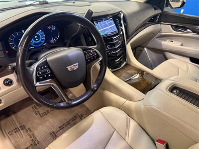 2019 Cadillac Escalade Premium Luxury   - Photo 12 - Grand Rapids, MI 49504