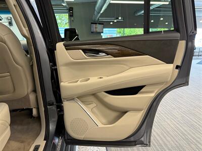 2019 Cadillac Escalade Premium Luxury   - Photo 37 - Grand Rapids, MI 49504