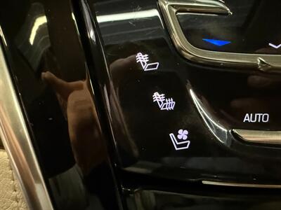2019 Cadillac Escalade Premium Luxury   - Photo 10 - Grand Rapids, MI 49504