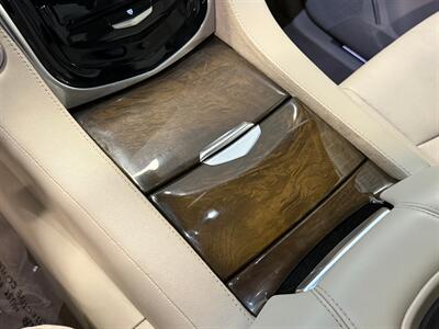 2019 Cadillac Escalade Premium Luxury   - Photo 22 - Grand Rapids, MI 49504