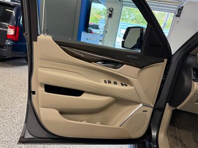 2019 Cadillac Escalade Premium Luxury   - Photo 29 - Grand Rapids, MI 49504