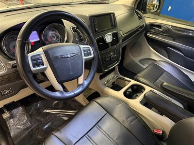 2015 Chrysler Town and Country Touring-L   - Photo 6 - Grand Rapids, MI 49504