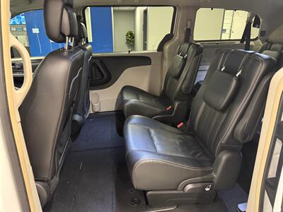 2015 Chrysler Town and Country Touring-L   - Photo 8 - Grand Rapids, MI 49504