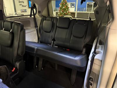 2015 Chrysler Town and Country Touring-L   - Photo 9 - Grand Rapids, MI 49504