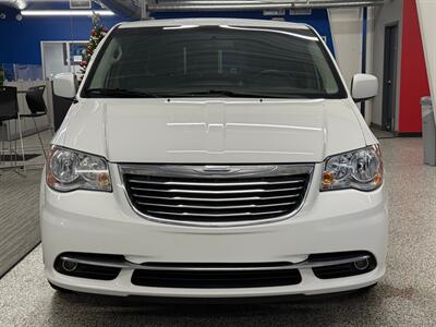 2015 Chrysler Town and Country Touring-L   - Photo 2 - Grand Rapids, MI 49504