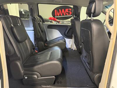 2015 Chrysler Town and Country Touring-L   - Photo 20 - Grand Rapids, MI 49504