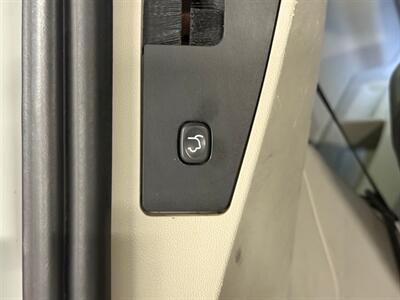 2015 Chrysler Town and Country Touring-L   - Photo 15 - Grand Rapids, MI 49504