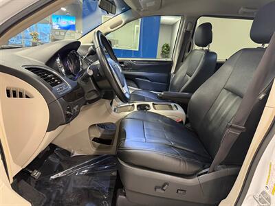 2015 Chrysler Town and Country Touring-L   - Photo 4 - Grand Rapids, MI 49504