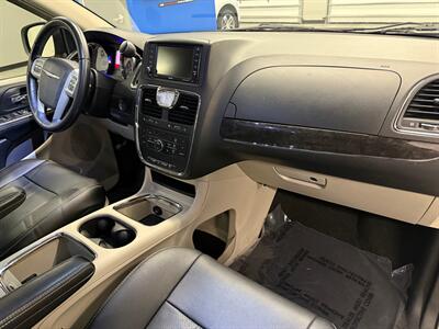 2015 Chrysler Town and Country Touring-L   - Photo 24 - Grand Rapids, MI 49504