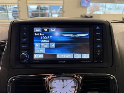 2015 Chrysler Town and Country Touring-L   - Photo 26 - Grand Rapids, MI 49504