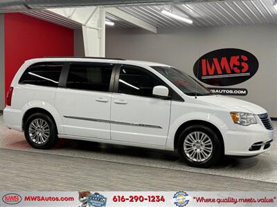2015 Chrysler Town and Country Touring-L   - Photo 1 - Grand Rapids, MI 49504