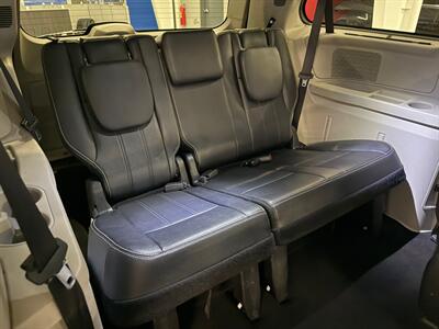 2015 Chrysler Town and Country Touring-L   - Photo 21 - Grand Rapids, MI 49504