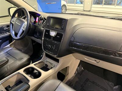 2015 Chrysler Town and Country Touring-L   - Photo 19 - Grand Rapids, MI 49504