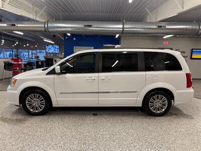 2015 Chrysler Town and Country Touring-L   - Photo 7 - Grand Rapids, MI 49504