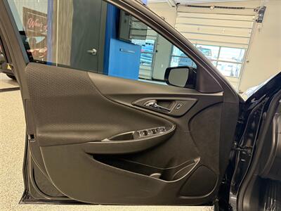 2023 Chevrolet Malibu RS   - Photo 13 - Grand Rapids, MI 49504